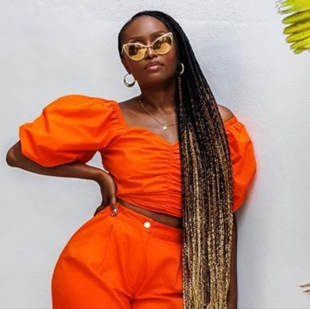 Tenickab the drop Orange cropped top with puff sleeves Size Small
